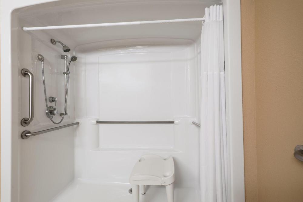 King Room with Roll-In Shower - Mobility/Hearing Accessible - Non-Smoking interior